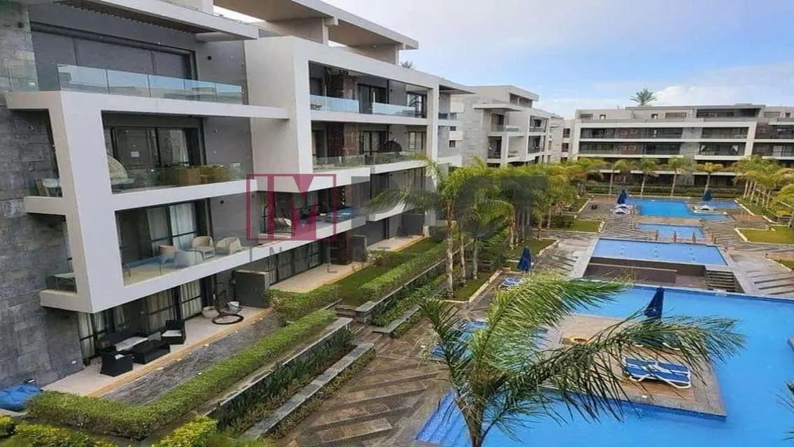 Luxury Apartment with Private Garden and Pool in the Heart of the City