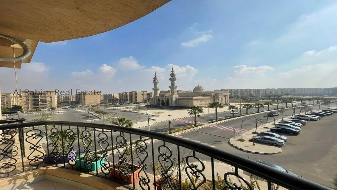 شقة فاخرة للبيع بمساحة واسعة