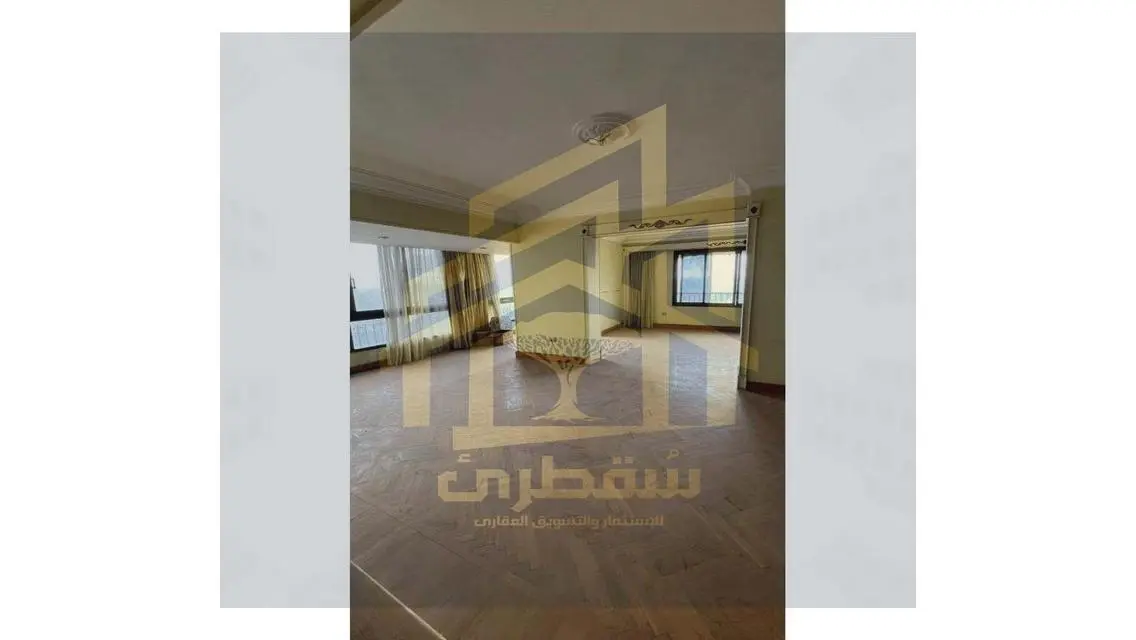 شقة فاخرة للبيع بمساحة واسعة ومرافق كاملة