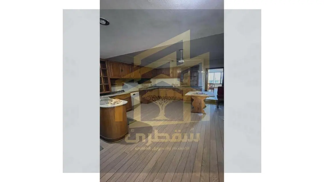 شقة فاخرة للبيع بمساحة واسعة ومرافق كاملة