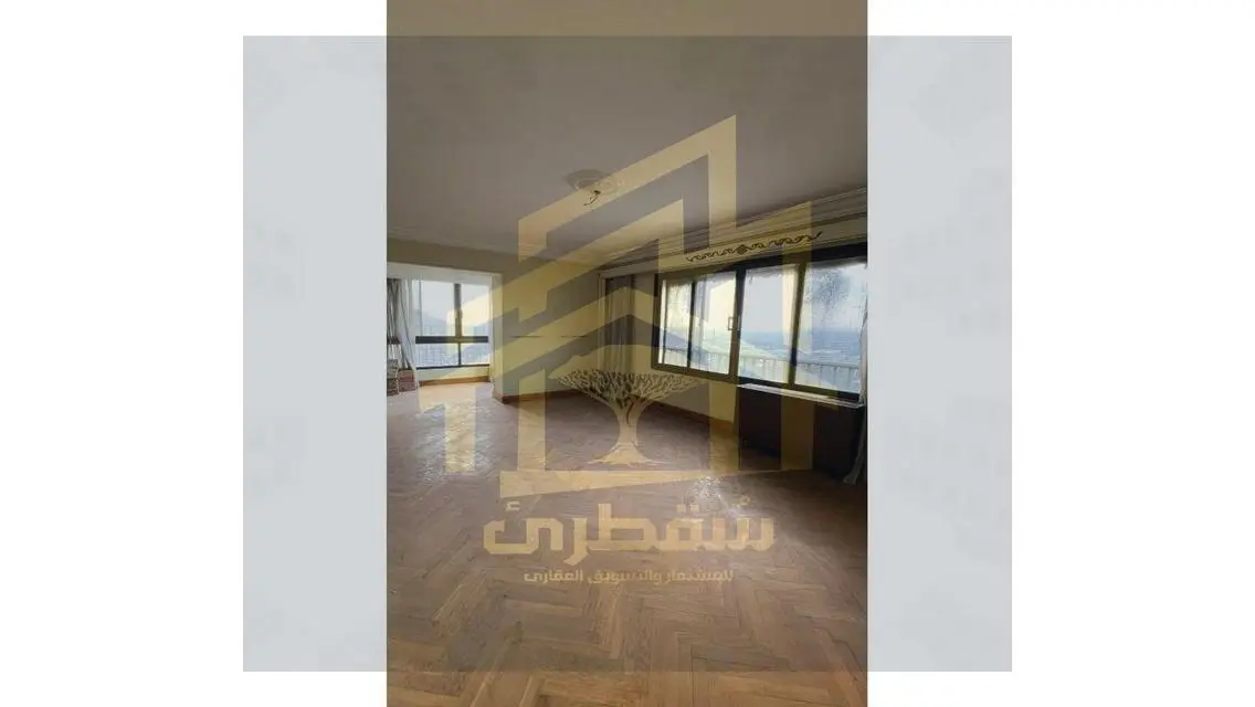 شقة فاخرة للبيع بمساحة واسعة ومرافق كاملة