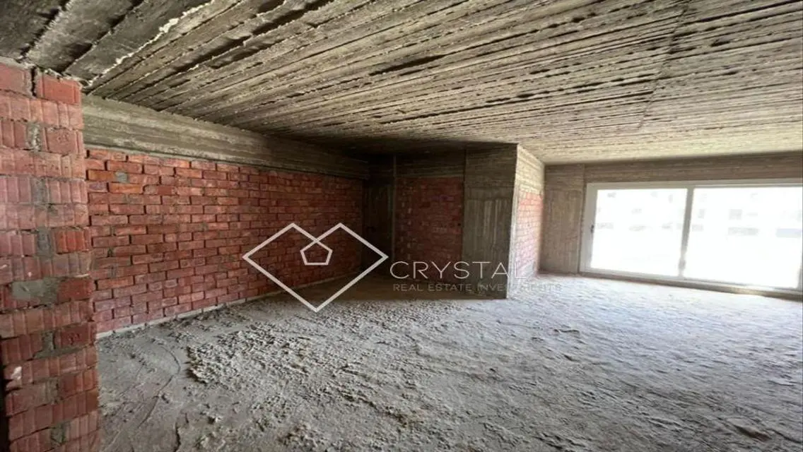 Luxury Apartment for Sale - 4 Bedrooms and 3 Bathrooms