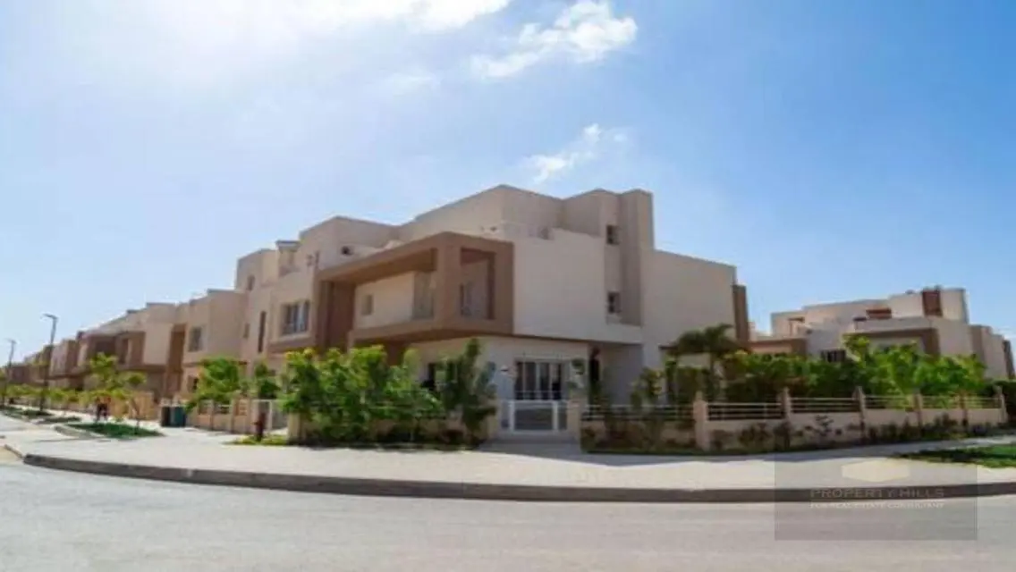 منزل فاخر بمساحة واسعة في موقع متميز