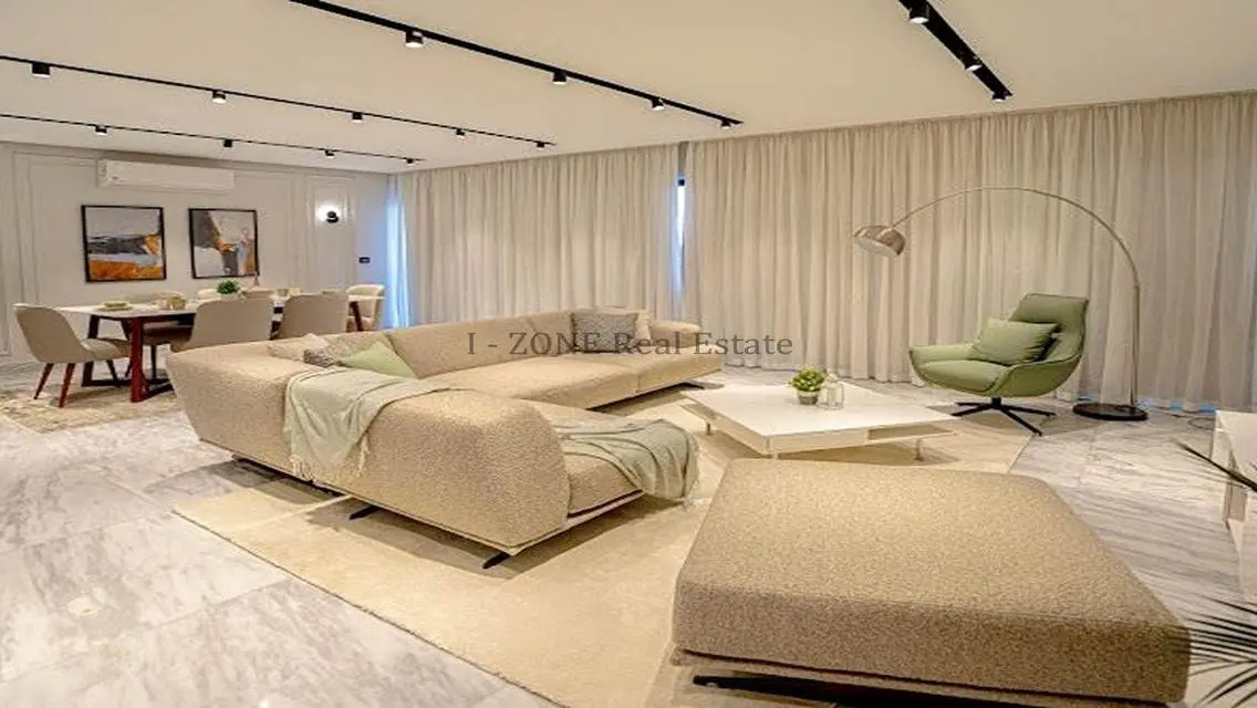 Lake View Apartment