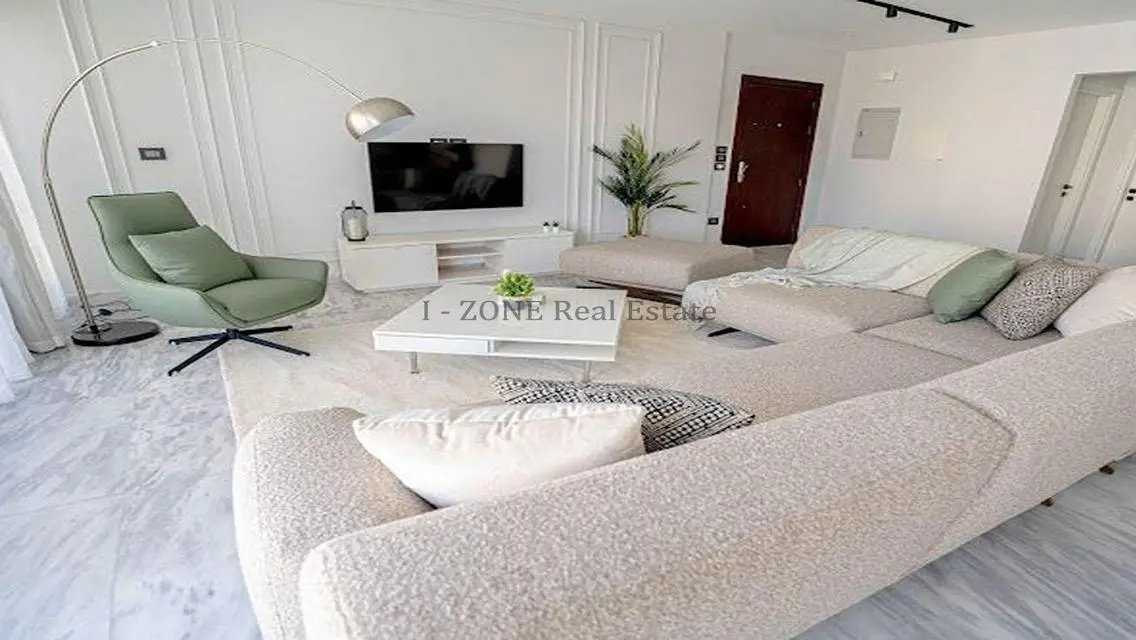 Lake View Apartment