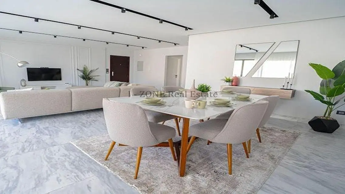 Lake View Apartment