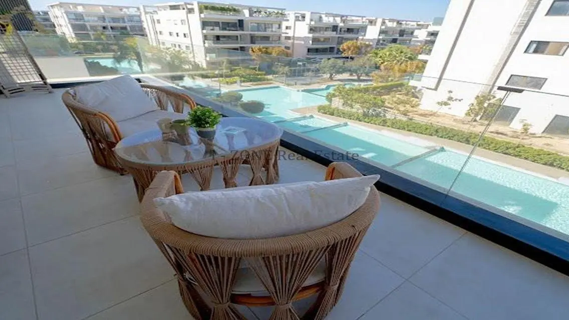 Lake View Apartment