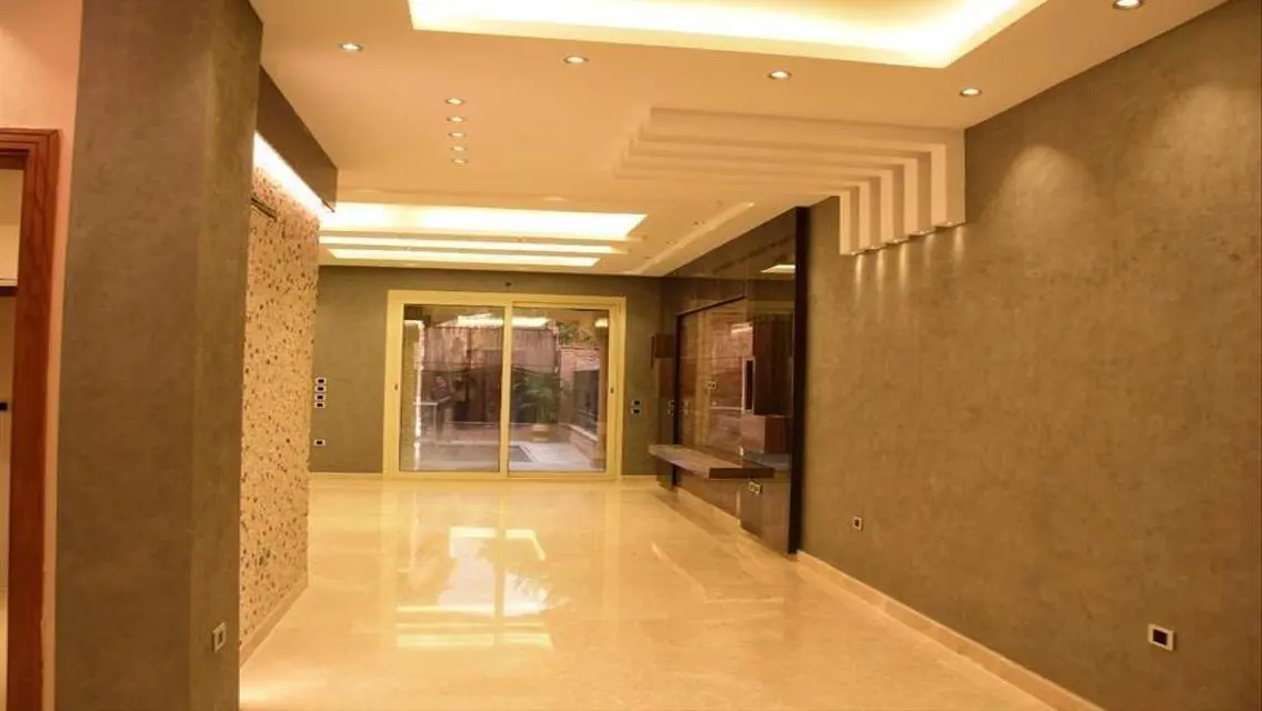 فيلا فاخرة للايجار بمساحة 275 متر