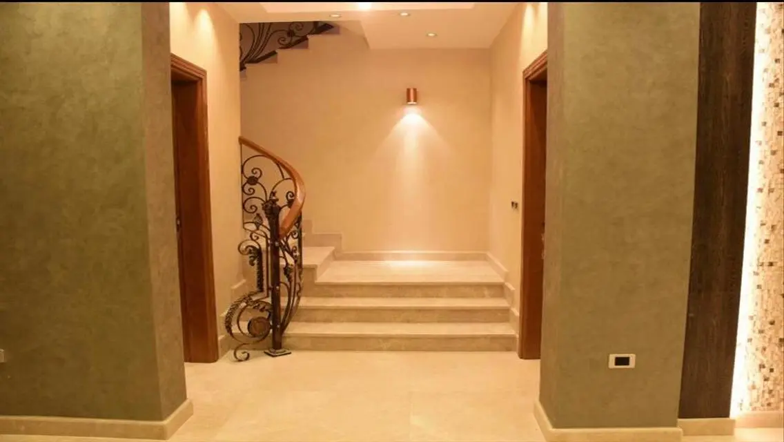 فيلا فاخرة للايجار بمساحة 275 متر