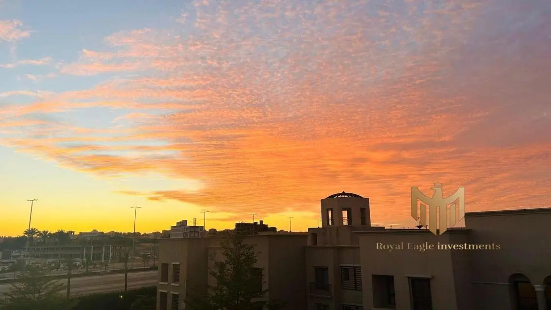 فيلا فاخرة مع مسبح مشترك وشرفة مطلة على البحيرات