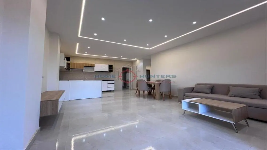 Luxury Apartment with Lake View