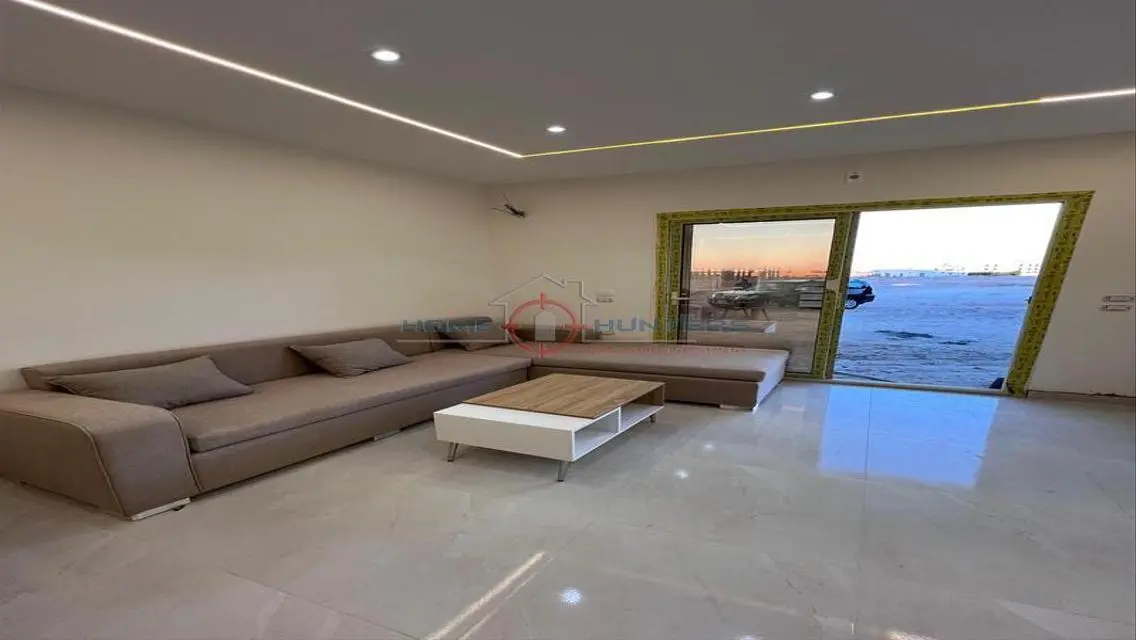 Luxury Apartment with Lake View