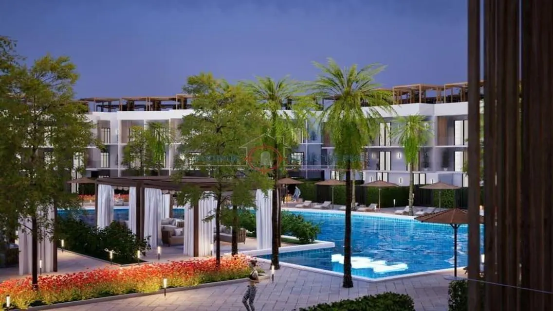 Luxury Apartment with Lake View