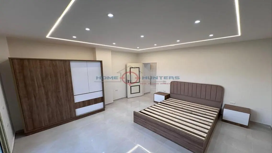 Luxury Apartment with Lake View