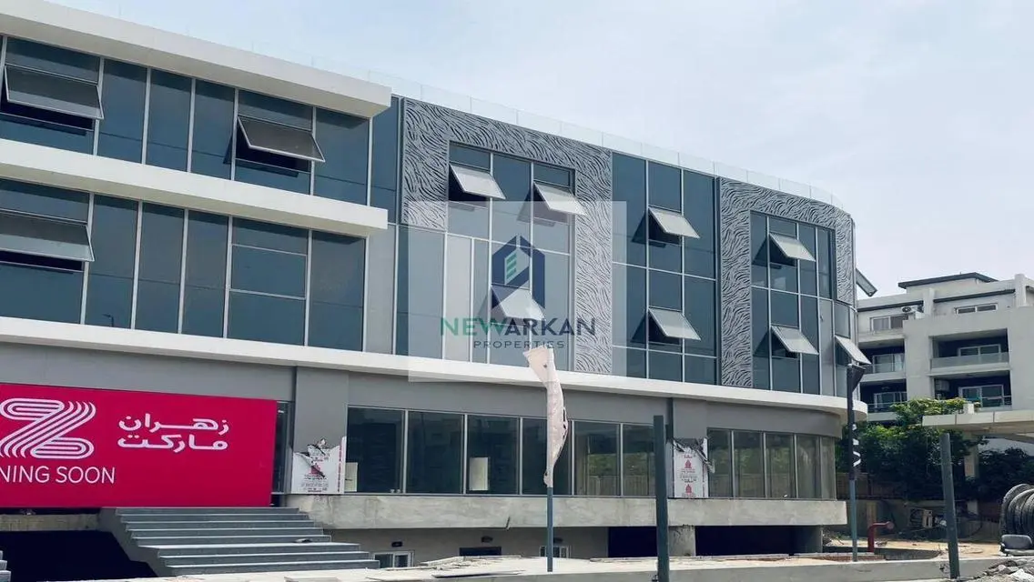 عقار بمساحة متميزة بسعر مغري