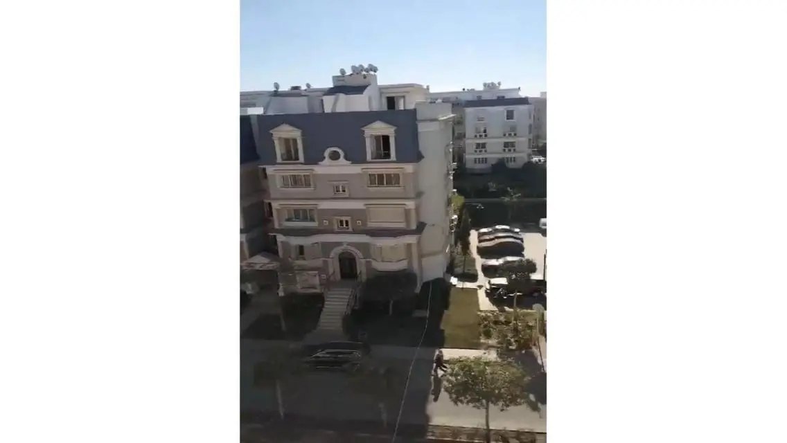 شقة فاخرة للبيع في منطقة راقية