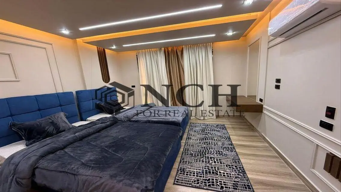 Luxury Apartment with Private Garden and Lake View