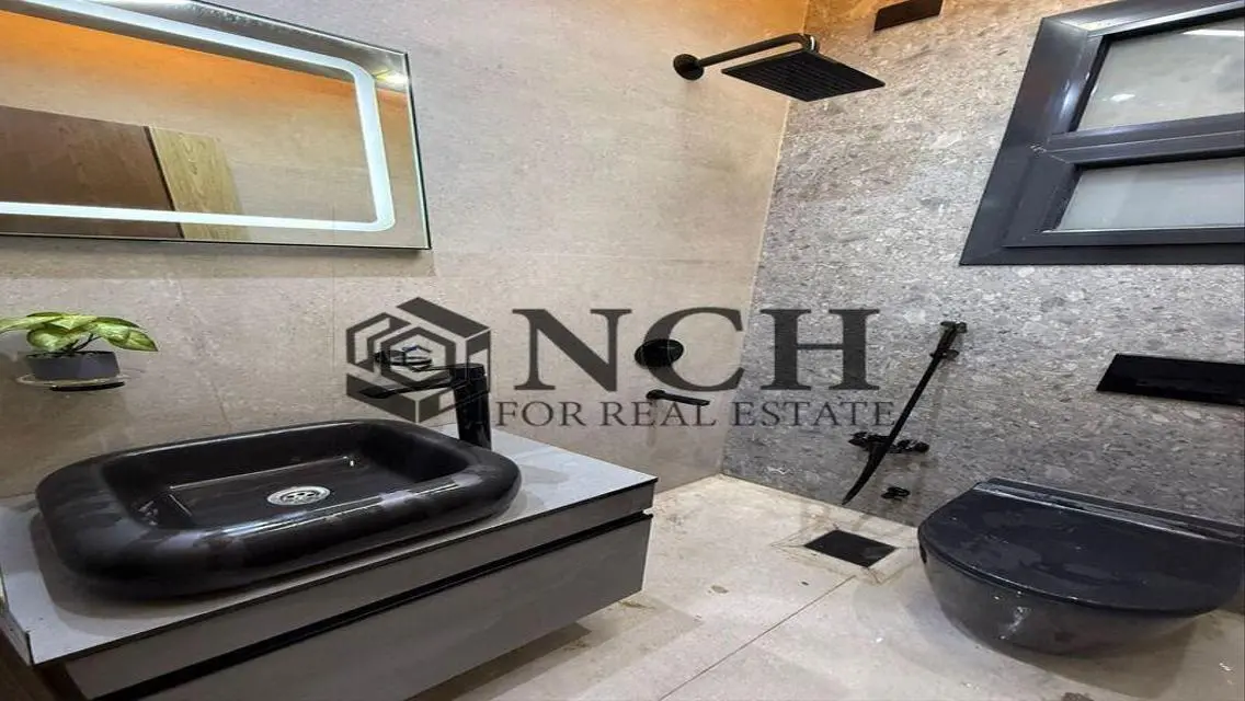 Luxury Apartment with Private Garden and Lake View