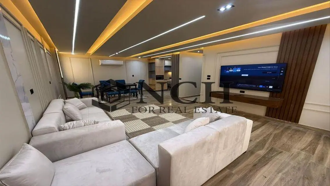 Luxury Apartment with Private Garden and Lake View