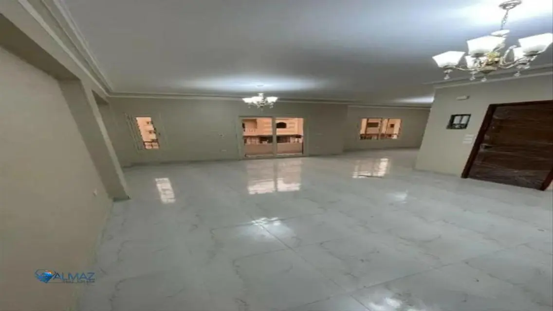 شقة مميزة للإيجار بـ 13000 جنيه في منطقة 2