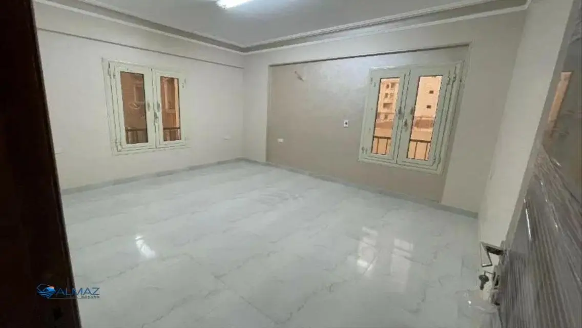 شقة مميزة للإيجار بـ 13000 جنيه في منطقة 2