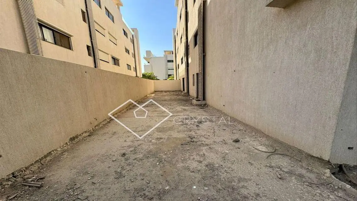 Luxurious Villa for Sale with Spacious Area in Prime Location
