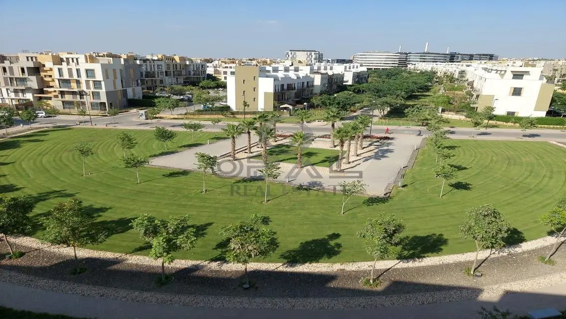 فناء مساحته 14 مليون متر