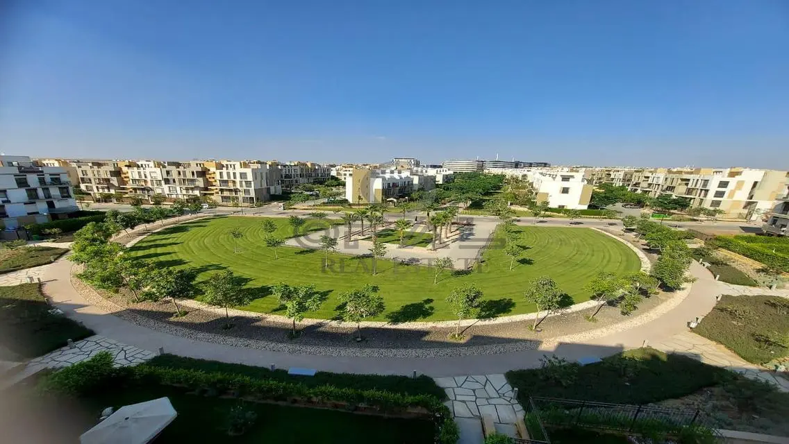 فناء مساحته 14 مليون متر