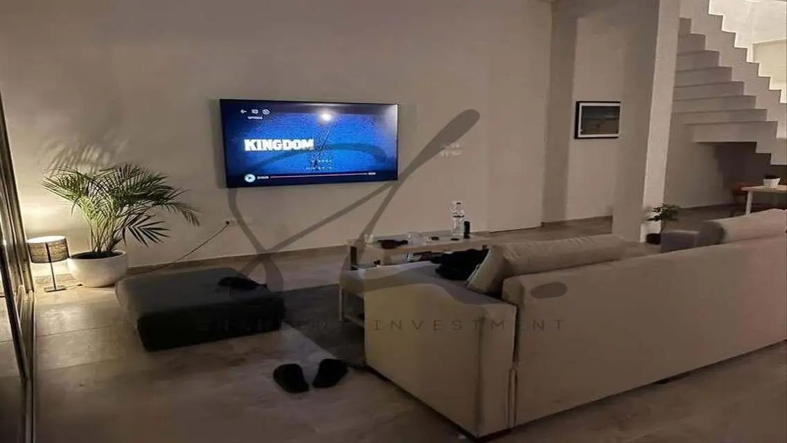Stunning Apartment with Private Garden and Pool in Patio 5