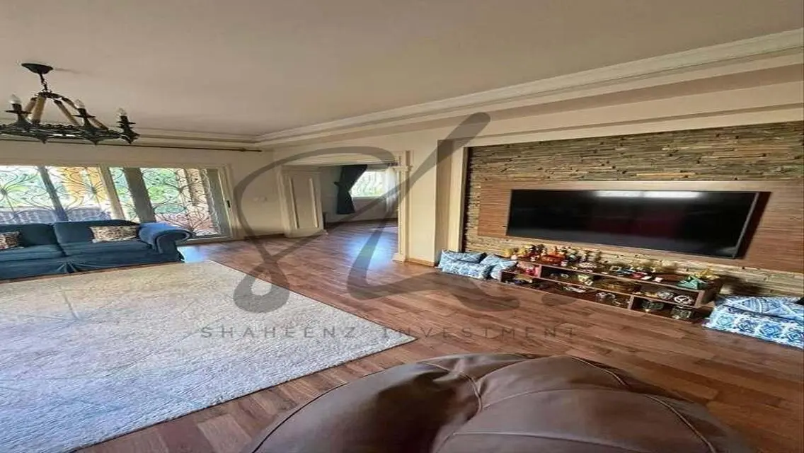 Stunning Apartment with Private Garden and Pool in Patio 5