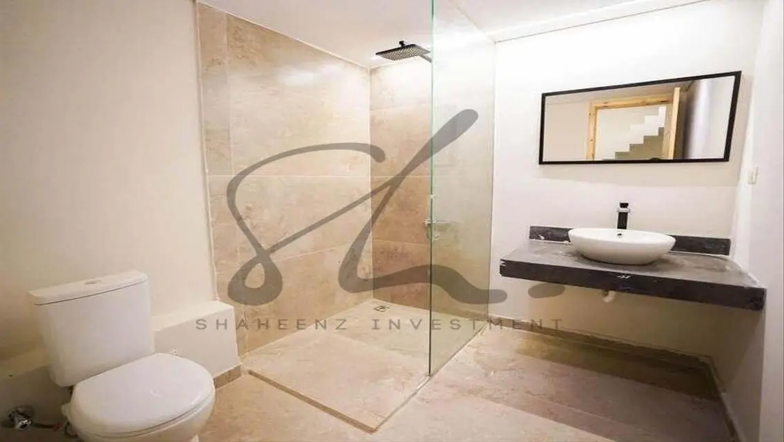 Stunning Apartment with Private Garden and Pool in Patio 5