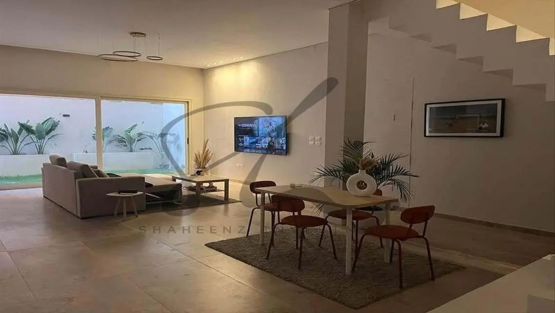 Stunning Apartment with Private Garden and Pool in Patio 5