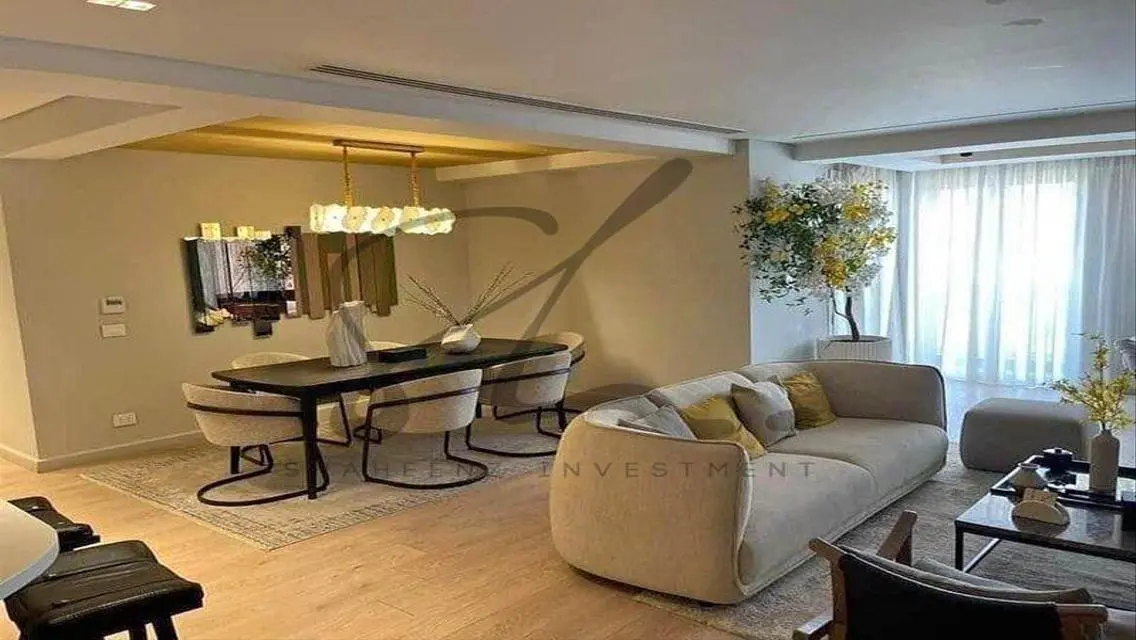 Stunning Apartment with Private Garden and Pool in Patio 5