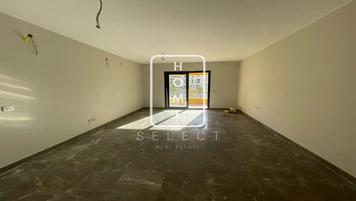 Luxury Villa for Sale with Private Pool and Lake Views