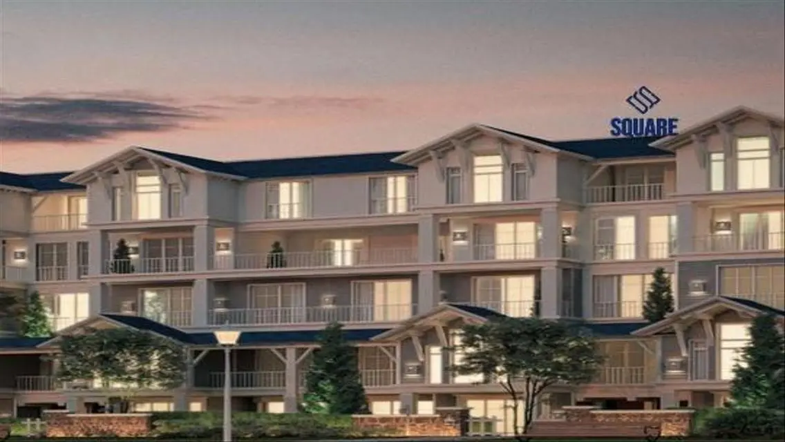 Luxury Apartment with Lake View and Full Amenities