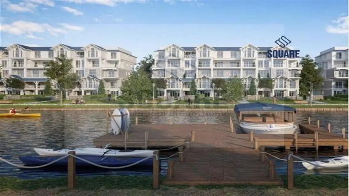 Luxury Apartment with Lake View and Full Amenities