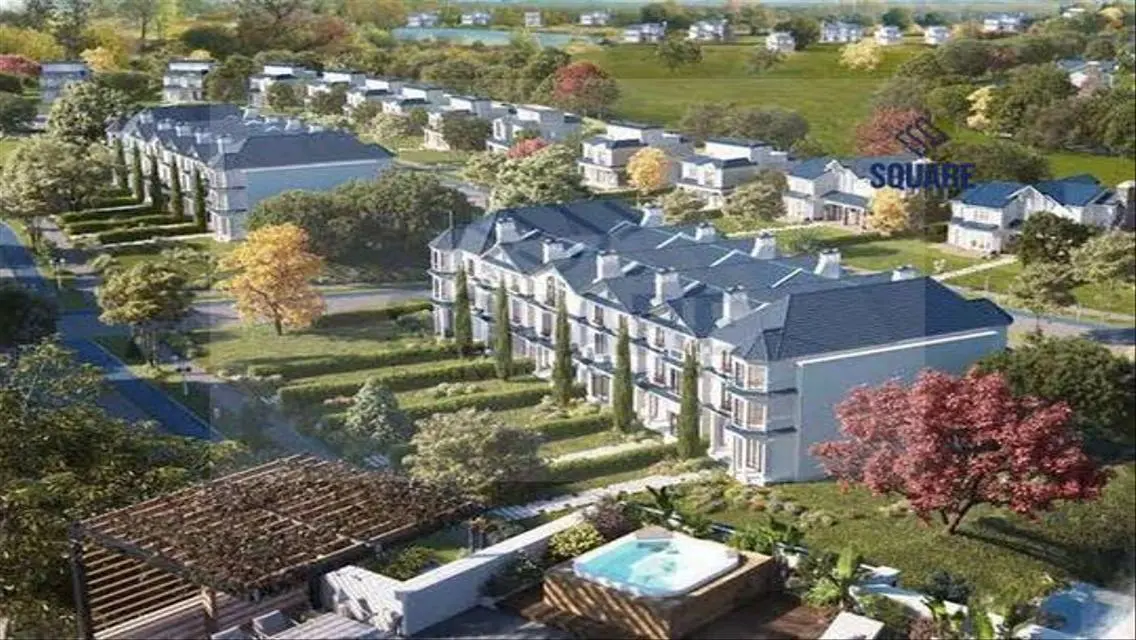 Luxury Apartment with Lake View and Full Amenities