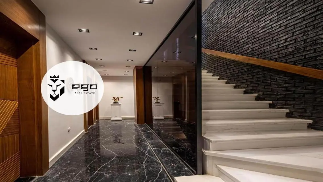 Luxury Apartment with 304 Meters and Stunning View