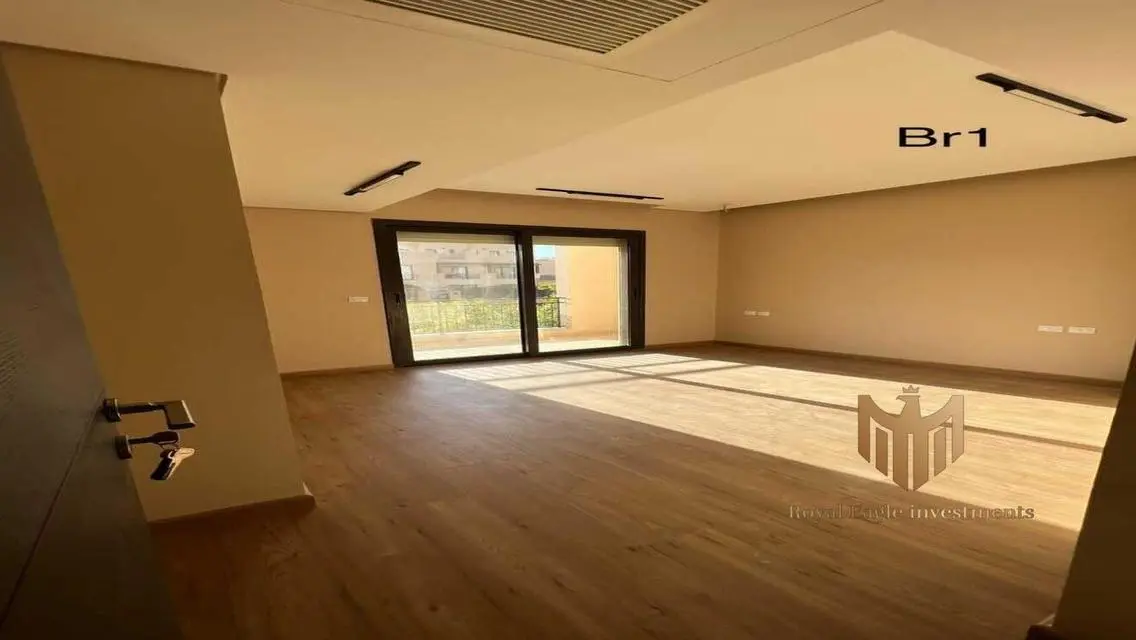 Luxury Apartment for Sale, 300 Sq M in the Heart of the City
