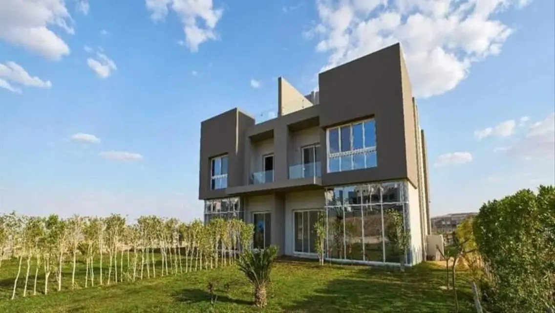 فيلا فاخرة للبيع تحمل رقم 01080661139