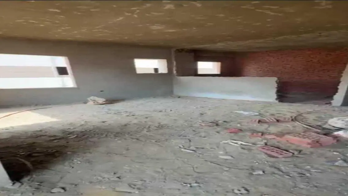 شقة رائعة للبيع بالقرب من معلم رئيسي