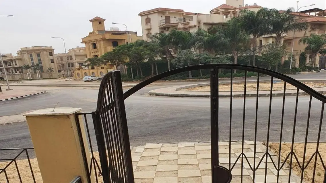 شقة فاخرة مطلة على بحيرة مع شرفة
