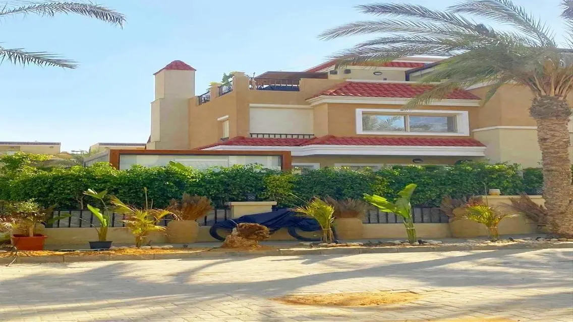 Luxurious 3-Bedroom Apartment in AUC