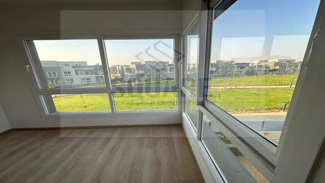 Luxury Apartment Overlooking Lakes at an Attractive Price