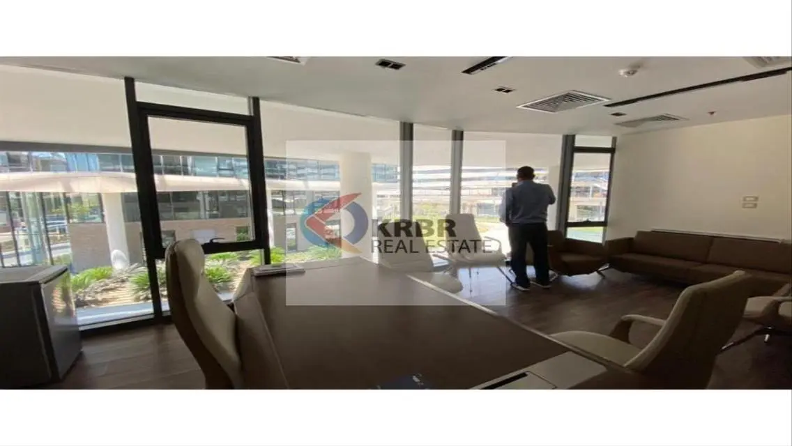 منزل فاخر بمساحة 1355 متر مربع