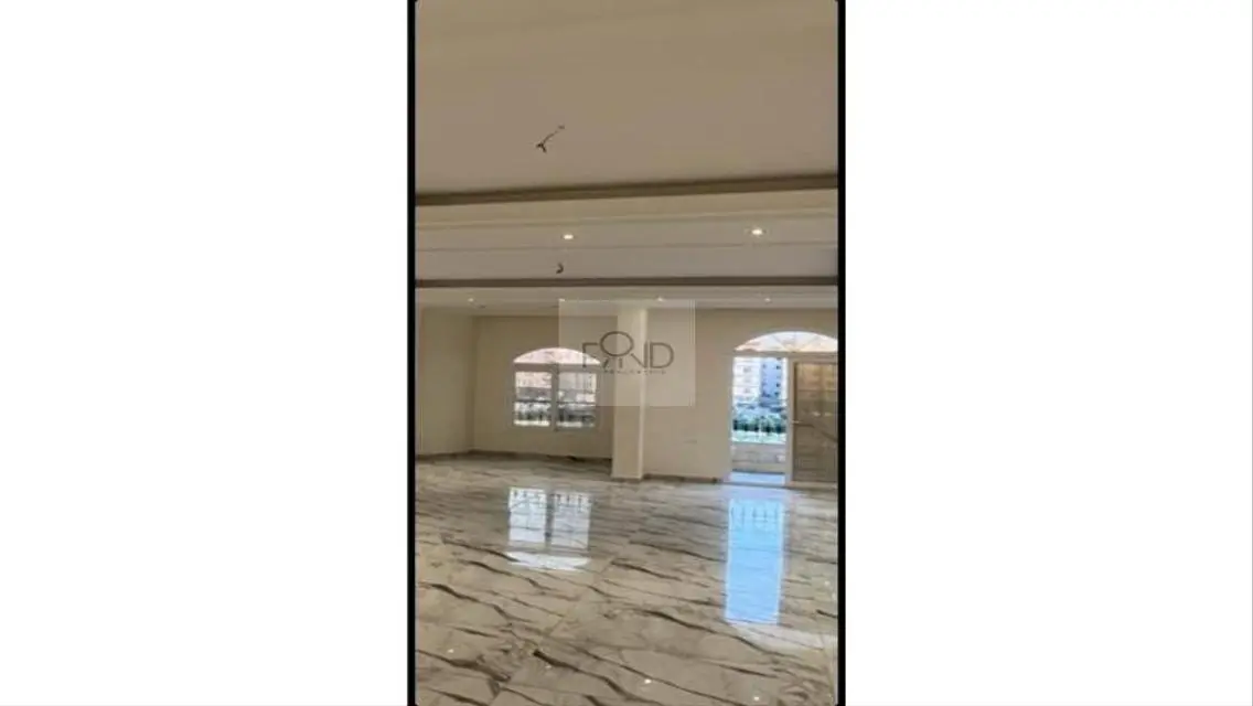 شقة فاخرة مطلة على بحيرات بسعر مغري