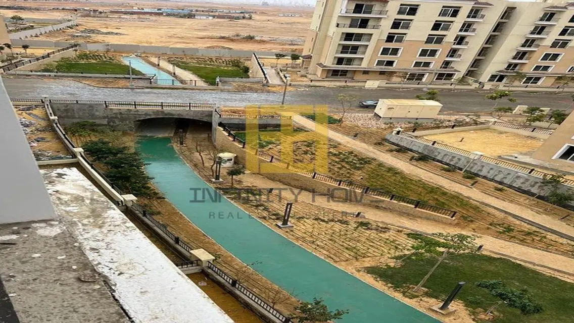 شقة فاخرة للبيع مع مسبح ونادي صحي مشترك