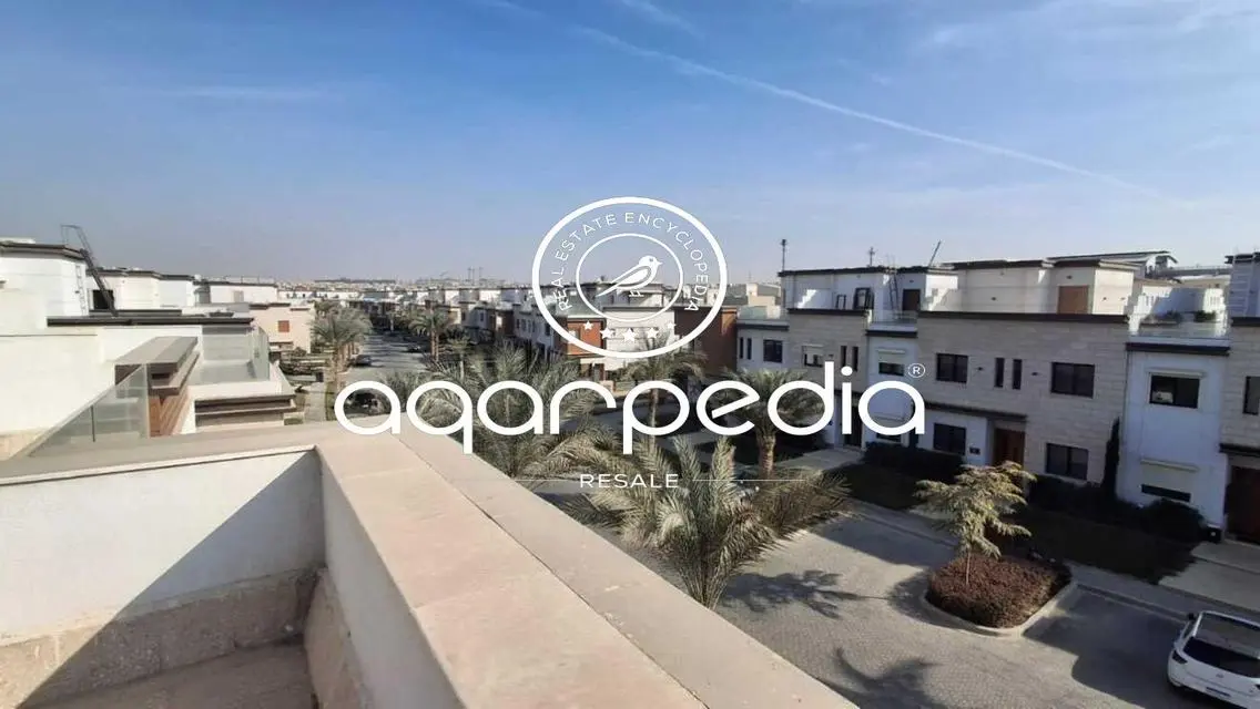 فيلا فاخرة للبيع بمساحة واسعة في موقع متميز