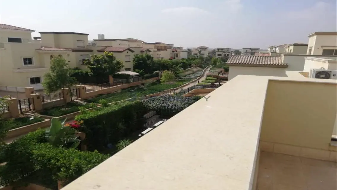 فيلا فاخرة 4 غرف نوم للبيع في موقع متميز