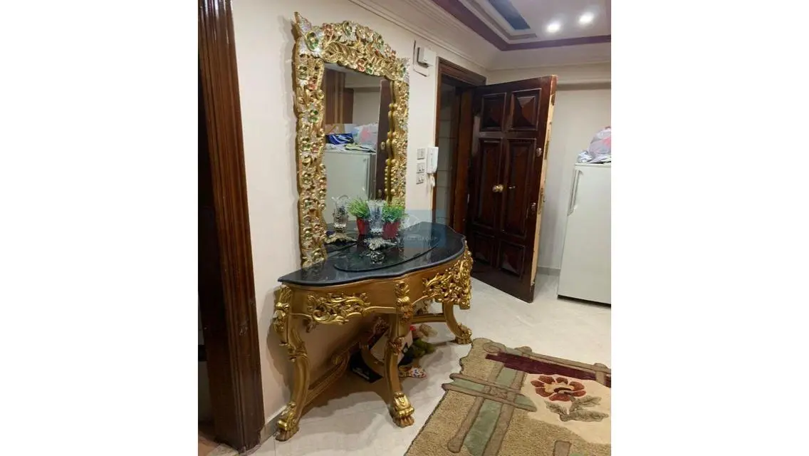شقة رائعة بمساحة 300 متر للبيع